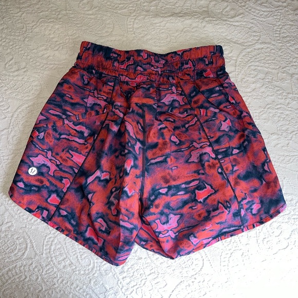 Lululemon Track That Mid-Rise Lined Short 5" - Picture 2 of 3